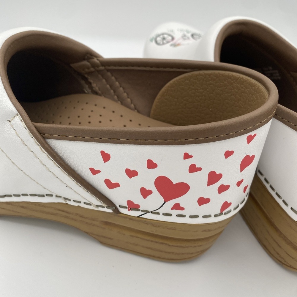 Dansko Womens Twin Pro Leather Clog 38 (US 7.5) White Bicycle Heart Balloons - Picture 7 of 9